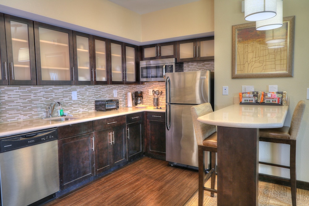 Suite, 1 Bedroom, Kitchen photo 3
