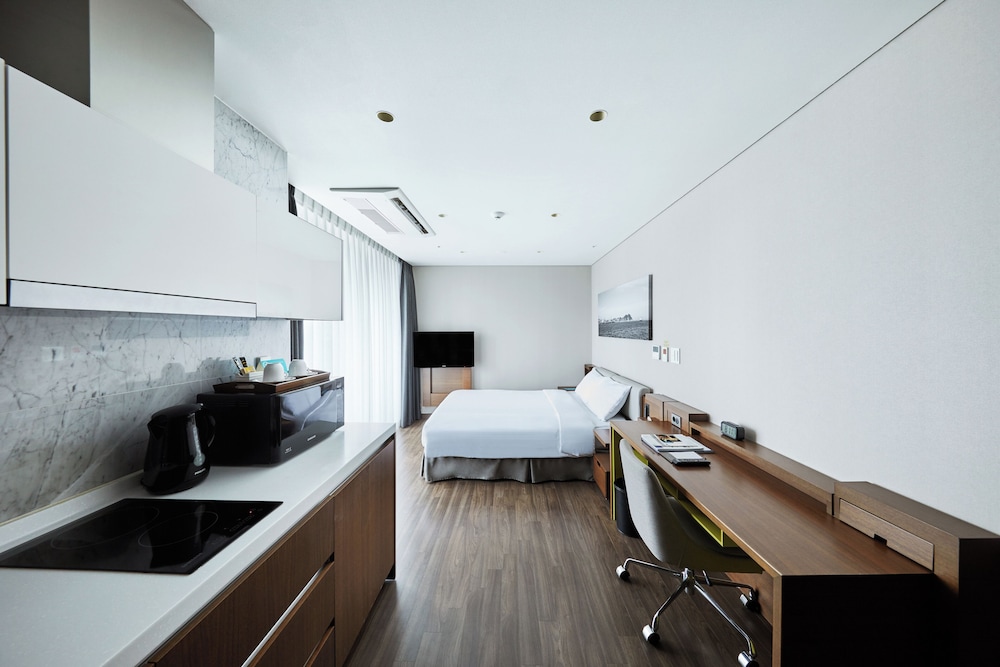 [17:00 Check-in] Deluxe Studio, 1 Double Bed
