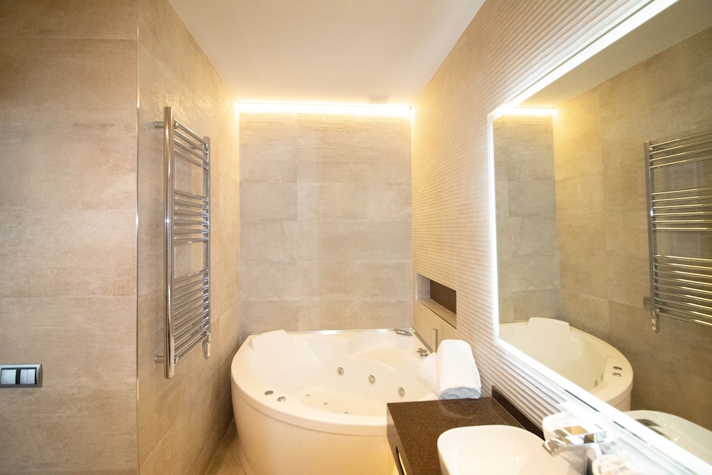 Suite - Photo 9