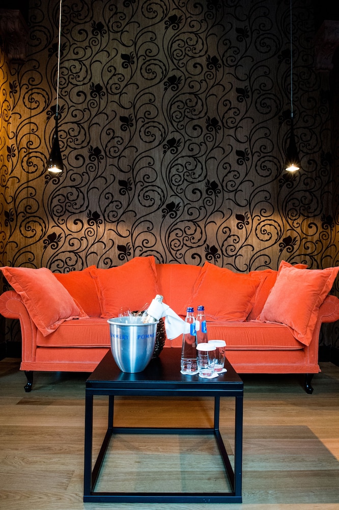 Historic Suite - Photo 2