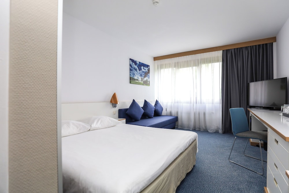 Classic Room, 1 Queen Bed with Sofa bed photo 1
