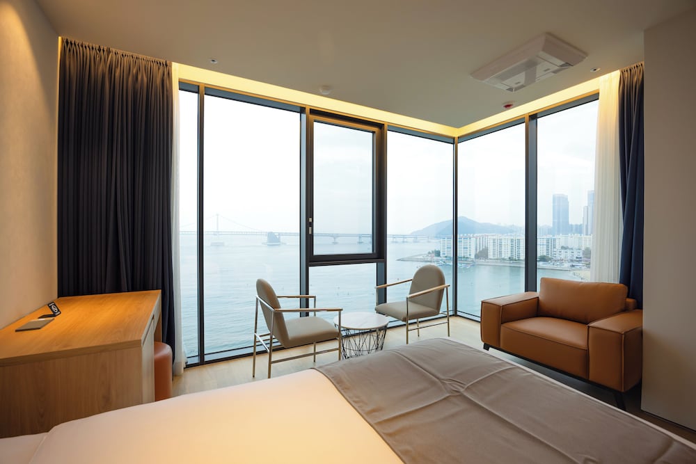 Signature Twin - Panoramic Ocean View