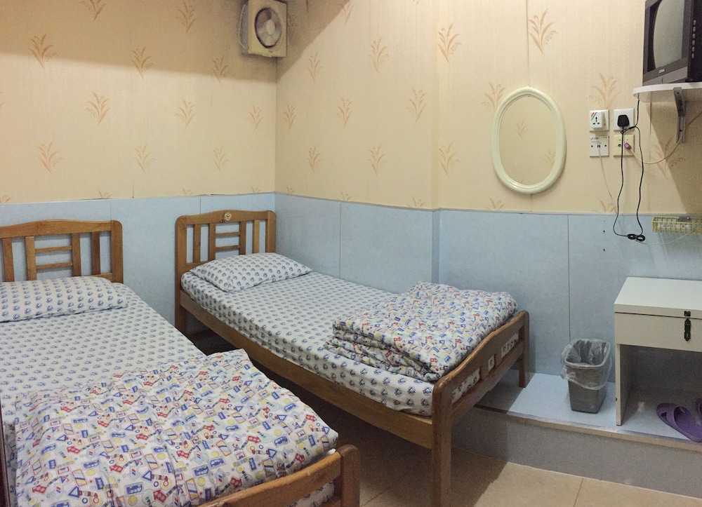 Twin Room with Private Bathroom photo 3