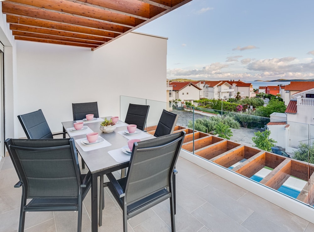 Apartment (Penthouse Apartment With Balcony A6)