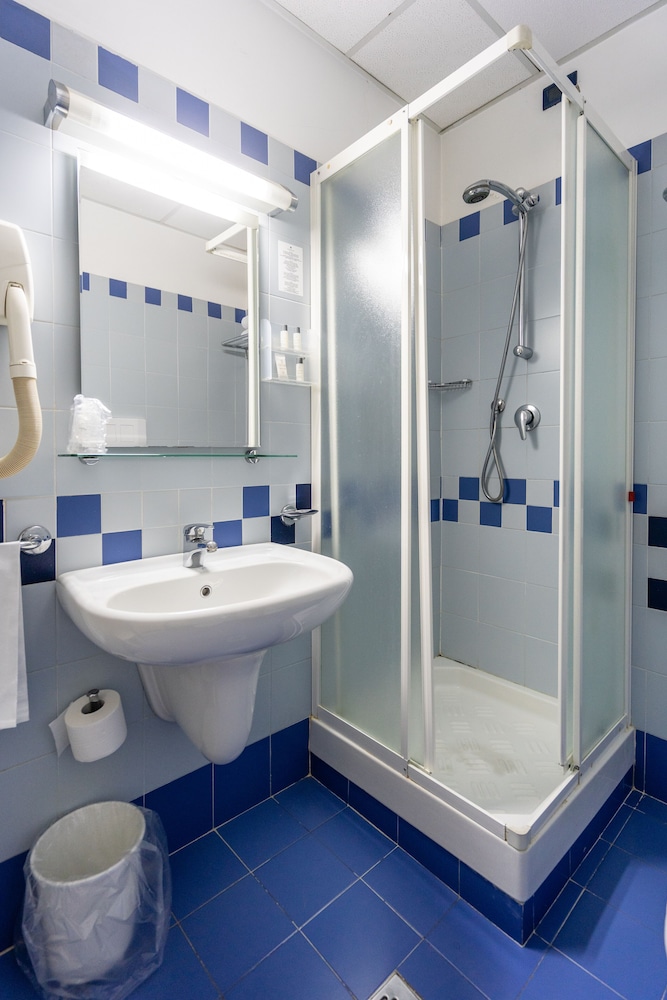 Double Room - Photo 10