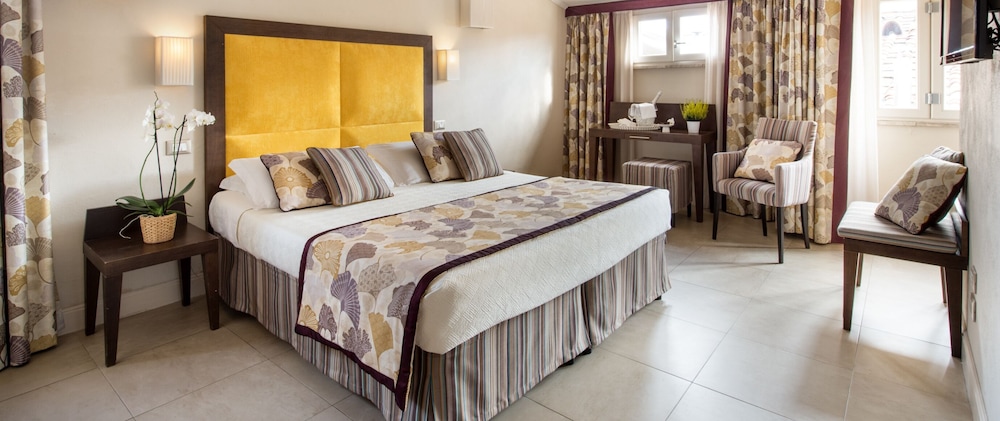 Deluxe Double Room with city view, Staircase Only photo 2