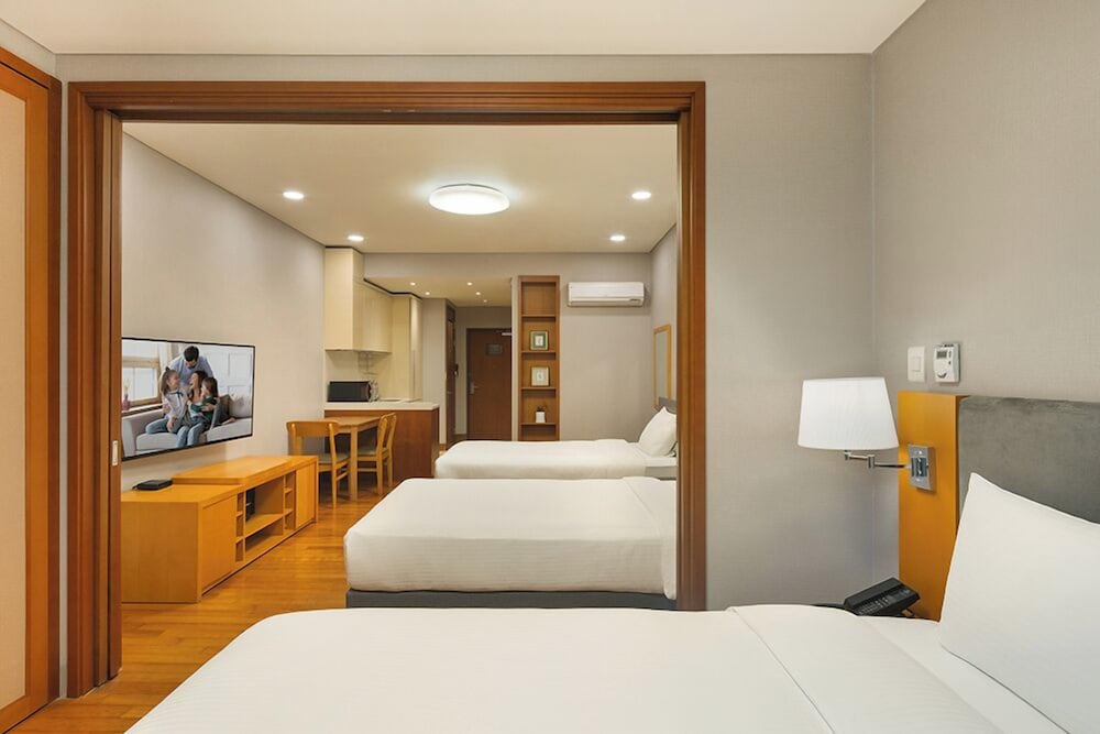 1 Bedroom Premier photo 3