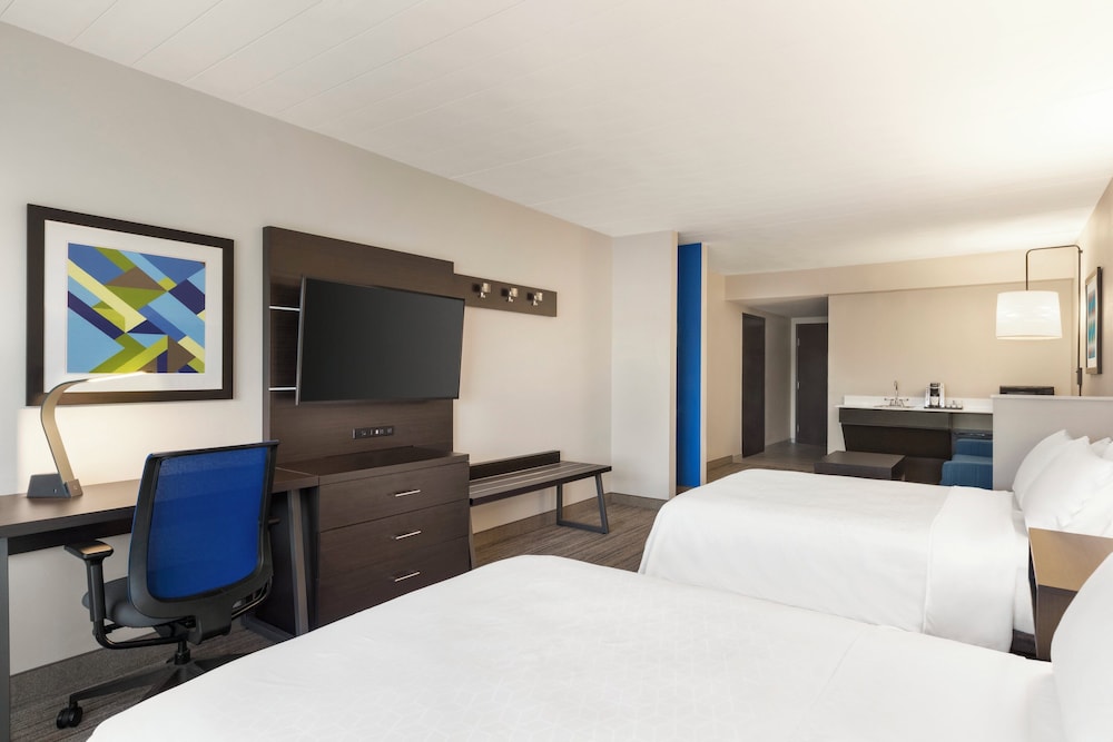 Suite, 2 Queen Beds - Photo 1