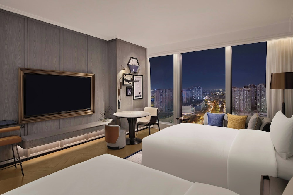 Deluxe Room, 2 Double Beds, City View photo 3