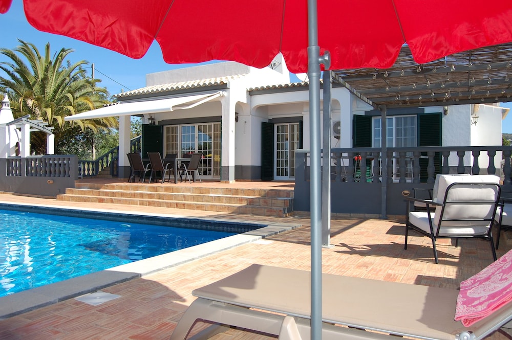 Charming 3-bedroom Villa With Wifi and Central Heating in Beautiful Santa Bárbar, 写真 8