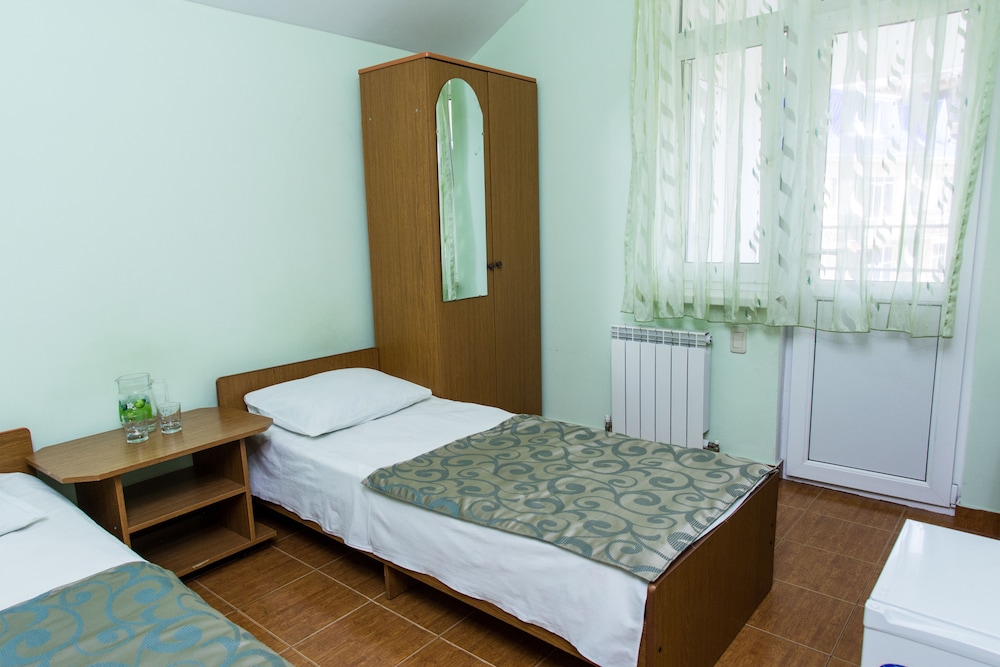 Economy Triple Room, Shared Bathroom photo 2