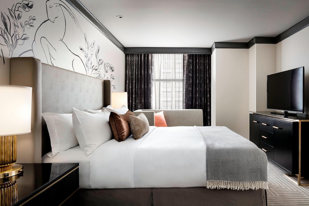 Superior Suite, 1 King Bed with Sofa bed