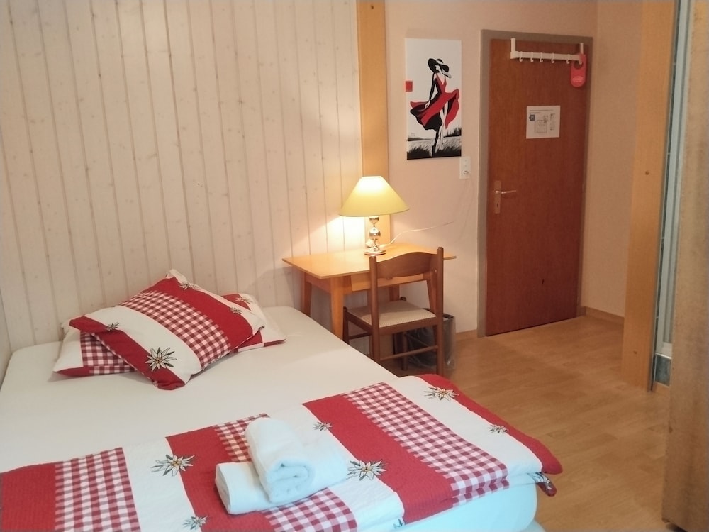 Basic Twin Room, Courtyard View
