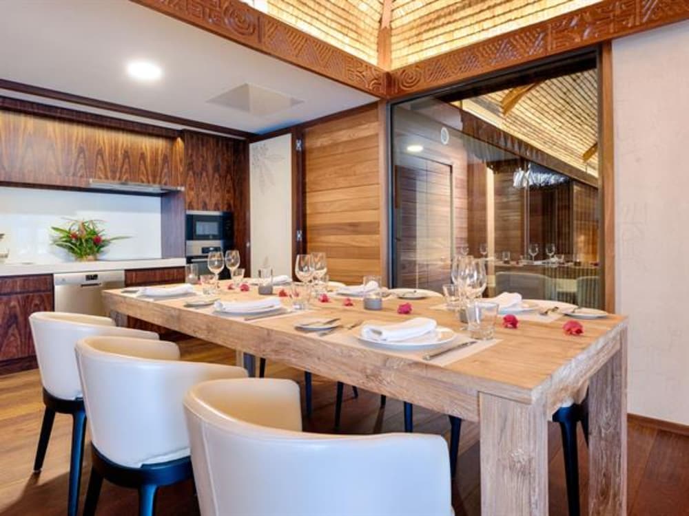 Royal Villa photo 2