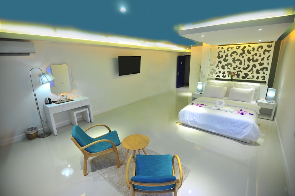 Ocean View Suite - Photo 3