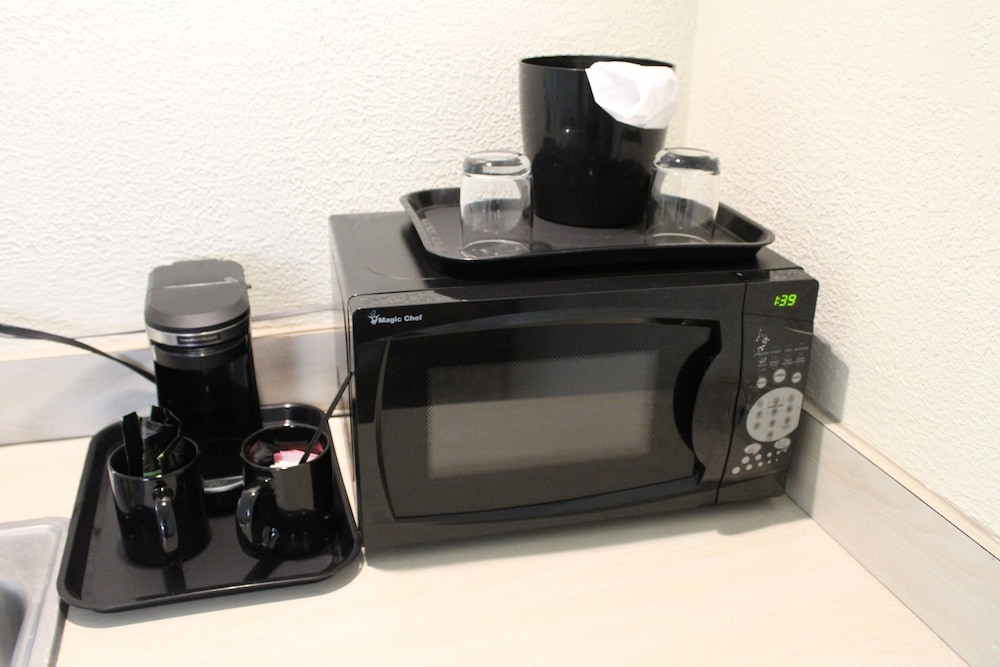 Deluxe Room, 2 Queen Beds, Non Smoking, Refrigerator & Microwave - Photo 4