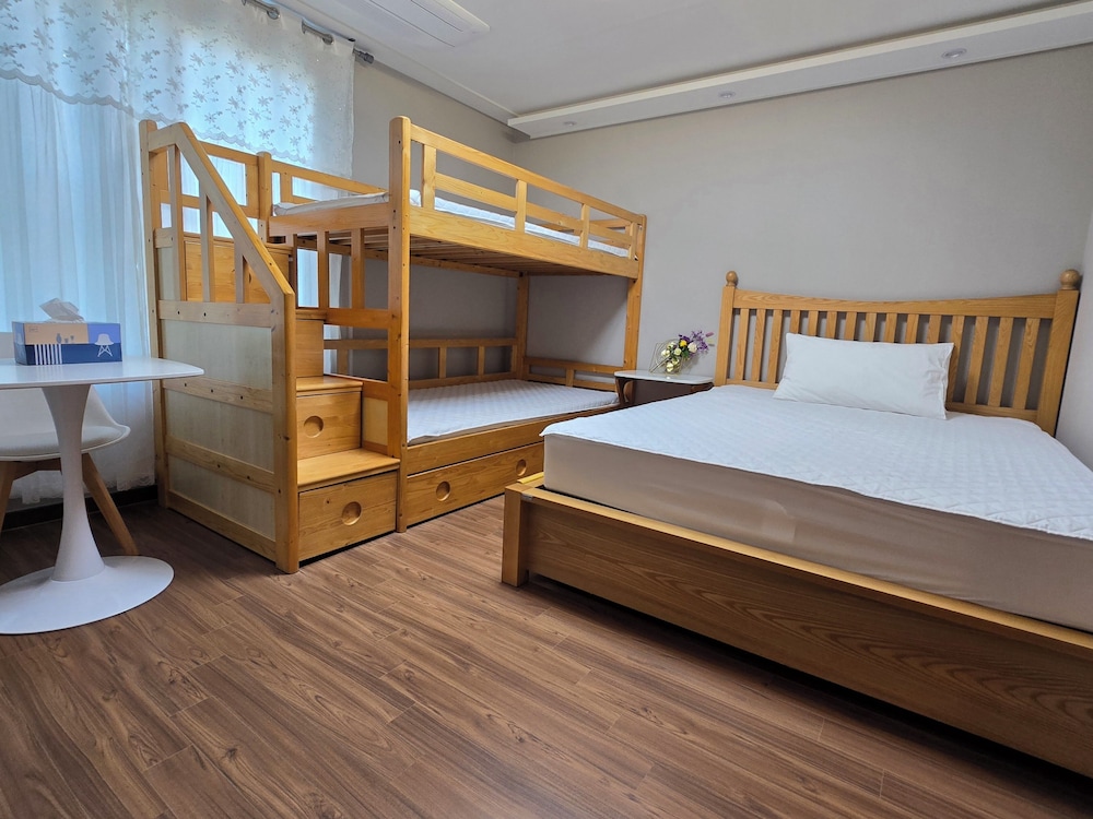 Standard Quadruple Room (non-Korean nationals only) photo 1