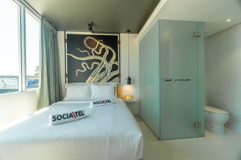 Standard Room, 1 Queen Bed - Photo 4