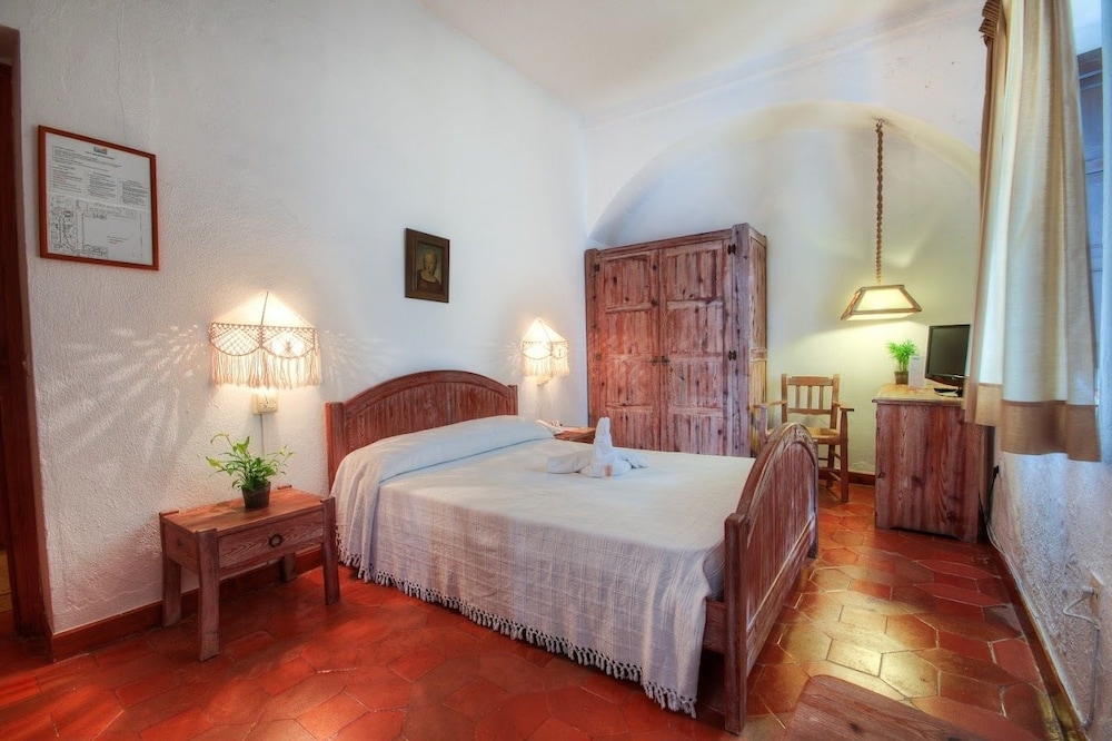Double or Twin Room - Photo 8