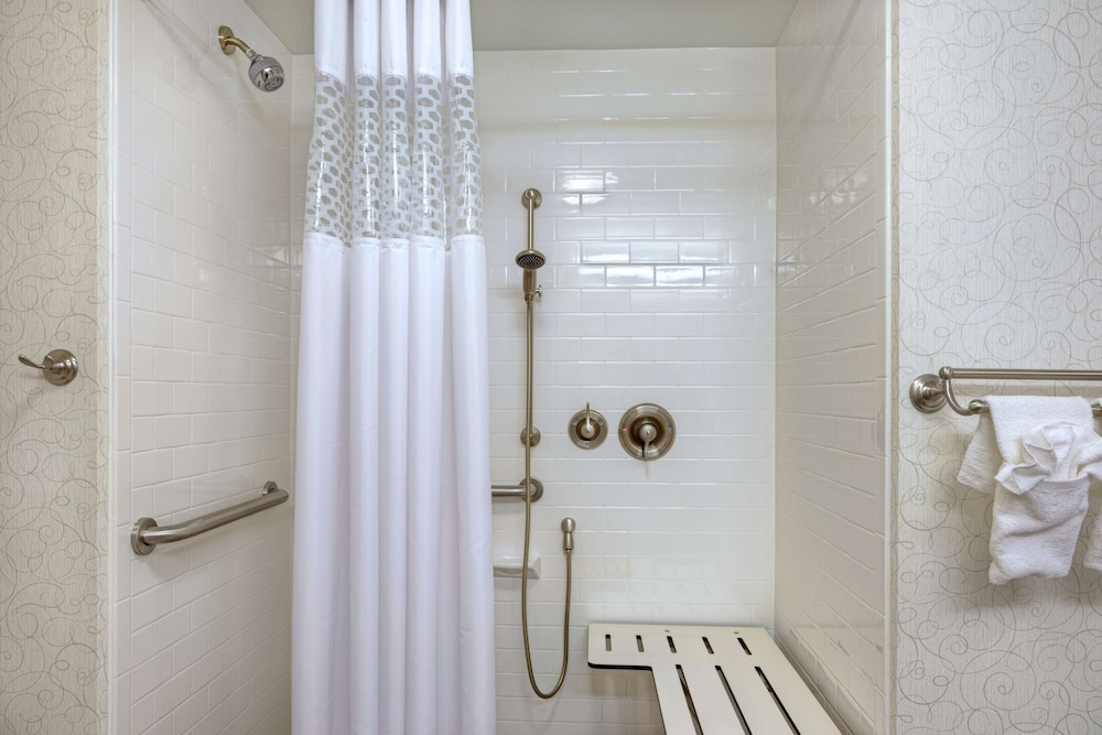 Room, 2 Queen Beds, Accessible, Ocean View (Roll In Shower) photo 2
