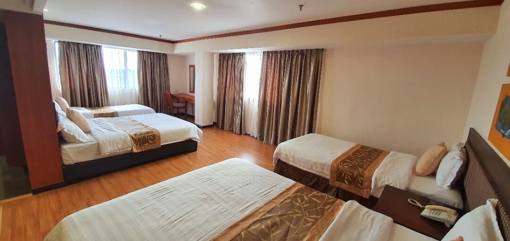 Family Room, Multiple Beds photo 2
