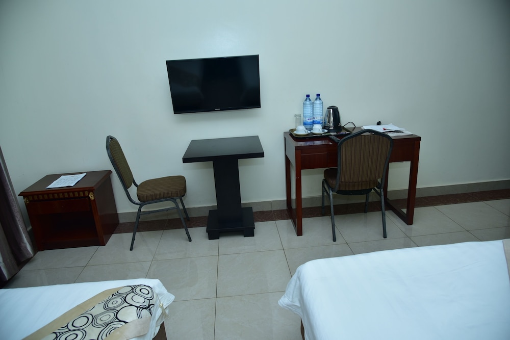 Standard Twin Room, Private Bathroom, City View photo 2