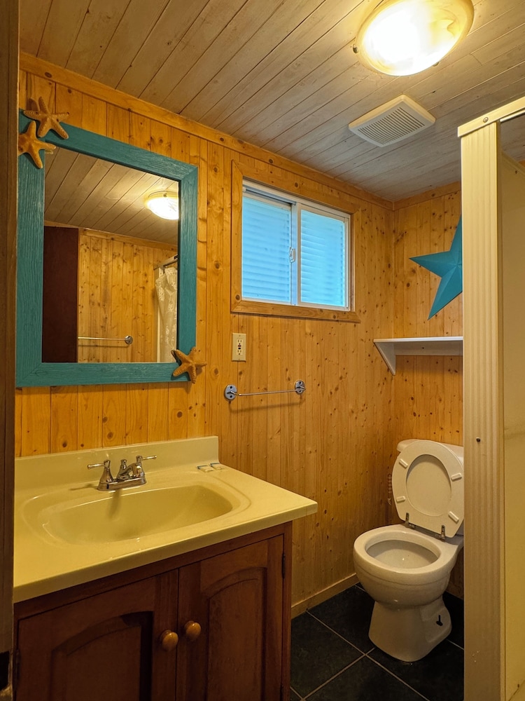 Basic Cottage, Kitchen, Garden Area photo 3
