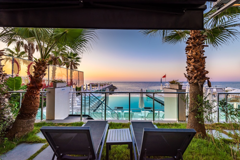 Premium Beach Front Room