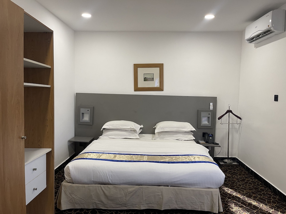 Royal Room photo 3