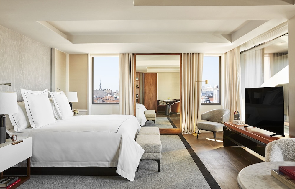 Junior Anglada Suite