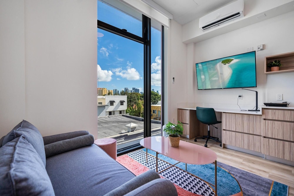 City Studio Suite, 1 Double Bed, City View photo 1