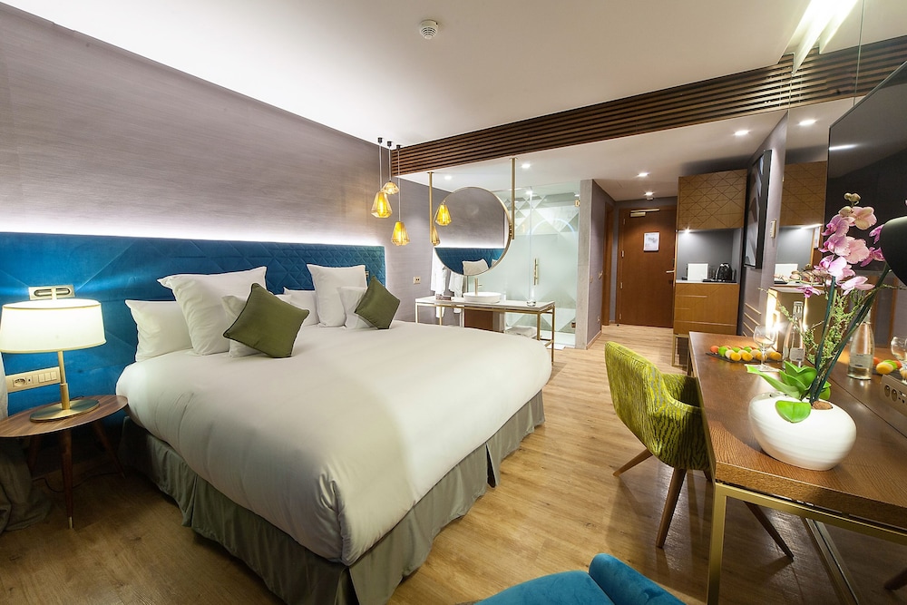 Premium Room - Photo 2