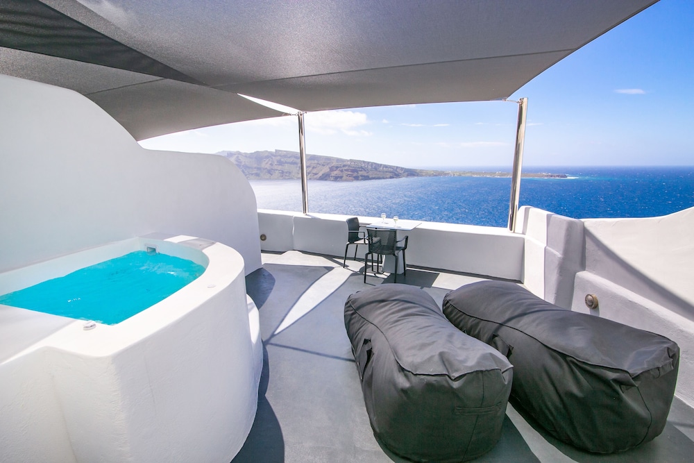 Deluxe Suite (Sunset View) - Photo 12