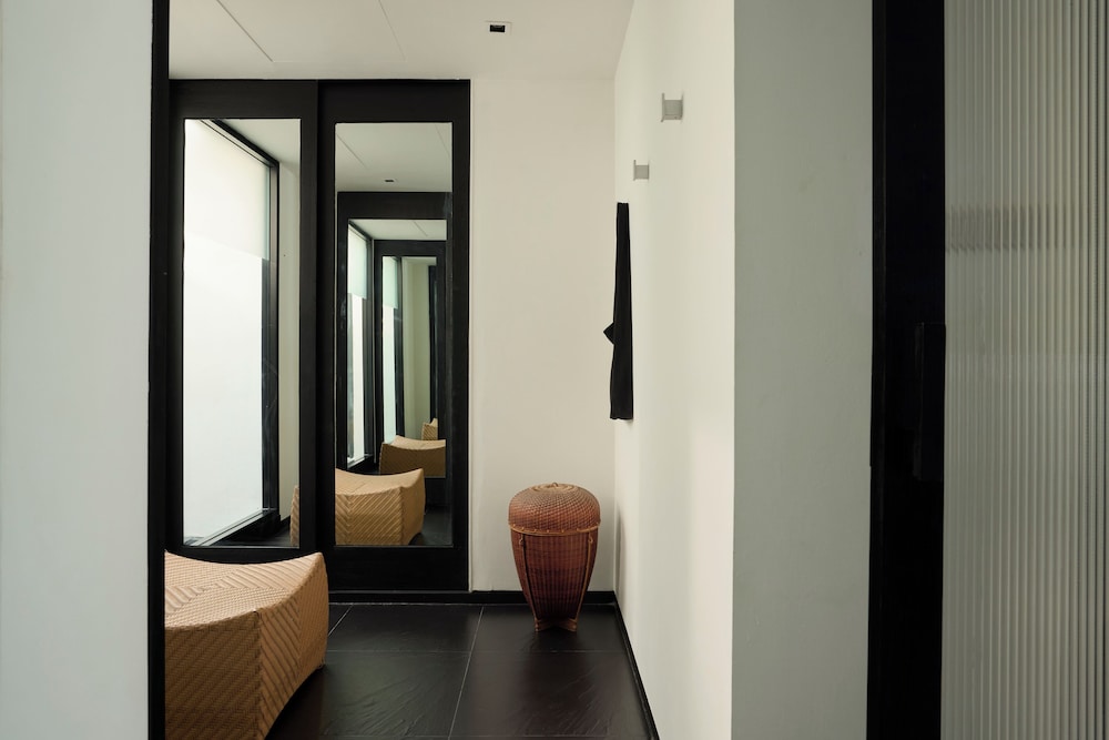 The Sky Jacuzzi Suite - Photo 3