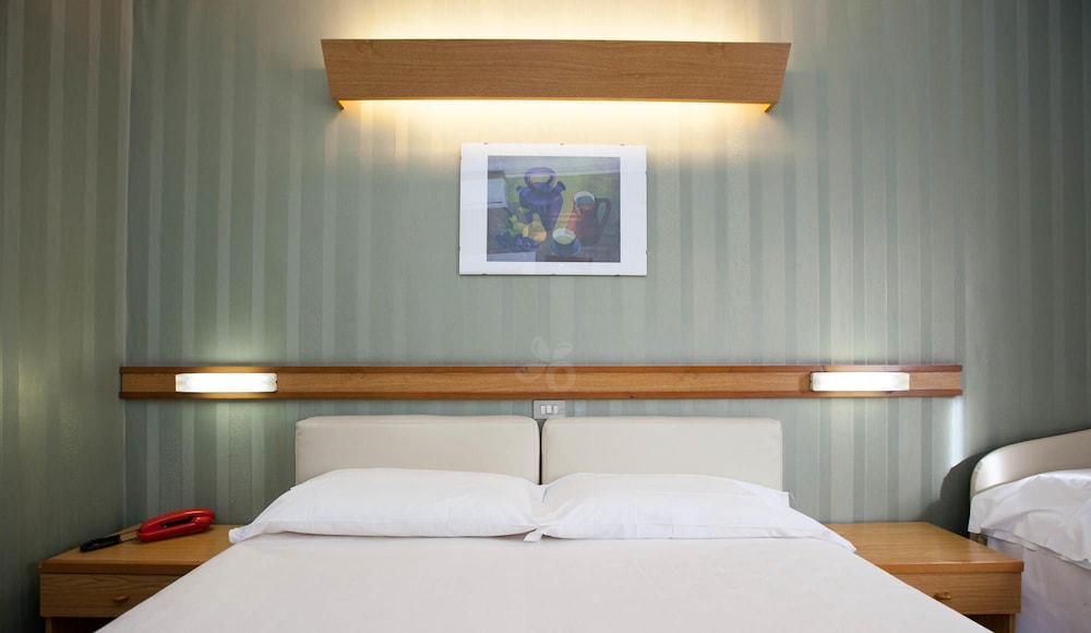 Standard Double Room - Photo 3