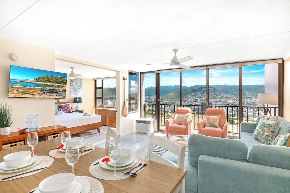 Premium Remodeled Condo with Ocean View and Parking: Condo, 1 Bedroom, Mountain View (0122) photo