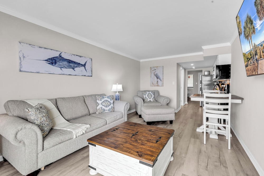 Signature Condo, 1 Bedroom, Ocean View, Beachfront