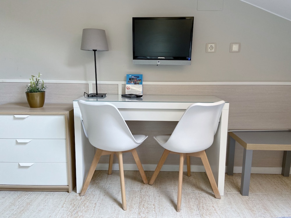 Standard Double Room (Free Parking) - Photo 6