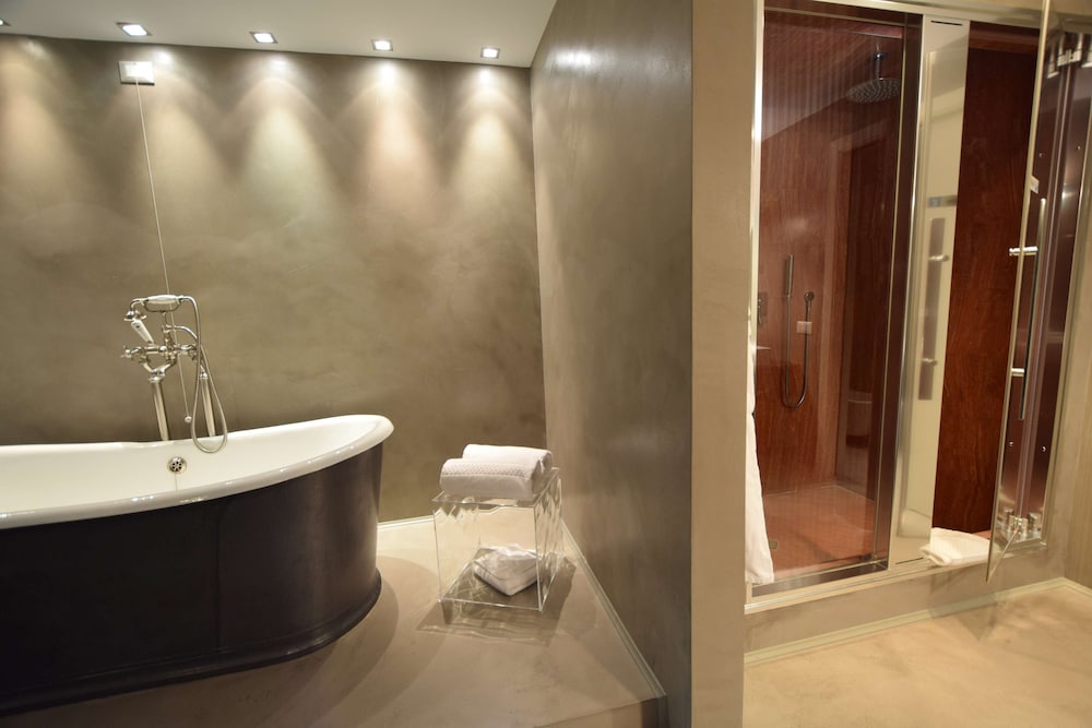 Junior Suite, 1 King Bed (Penthouse;with Sofabed) - Photo 11