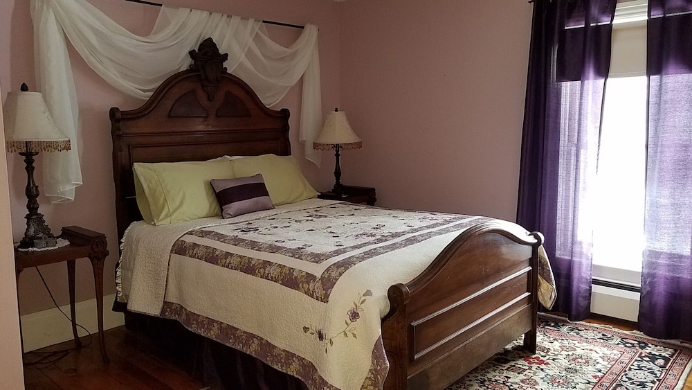 Room (#4 Concord)