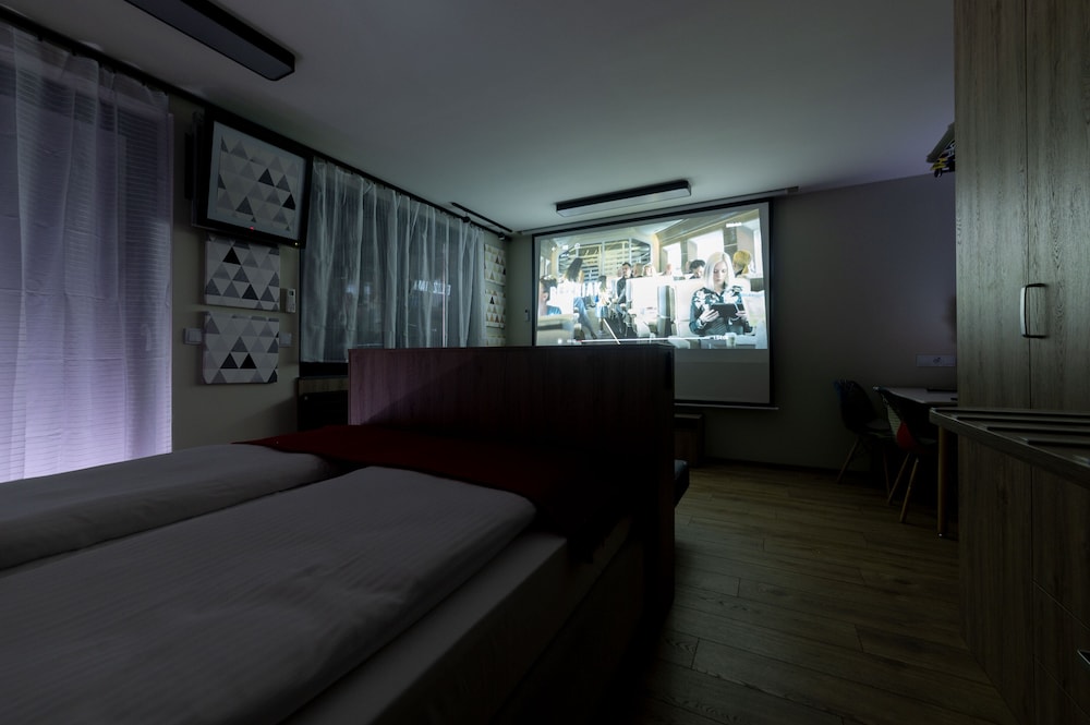 Premier Studio Suite photo 2