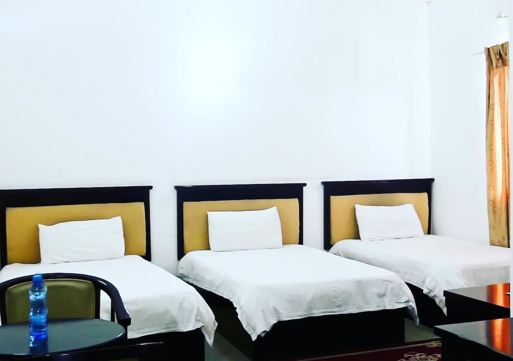 Economy Triple Room photo 2