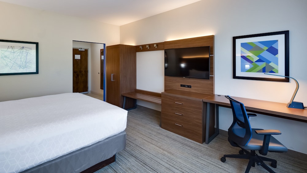 Standard Room, 1 King Bed, Accessible (Comm, Mobility, Roll-In Shower) - Photo 2