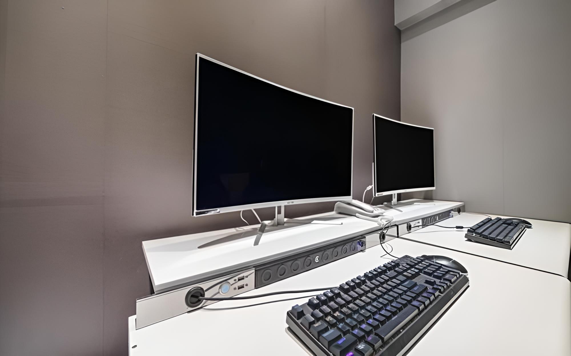 Room (2PC (high-spec 200Hz gaming monitor M) photo 2