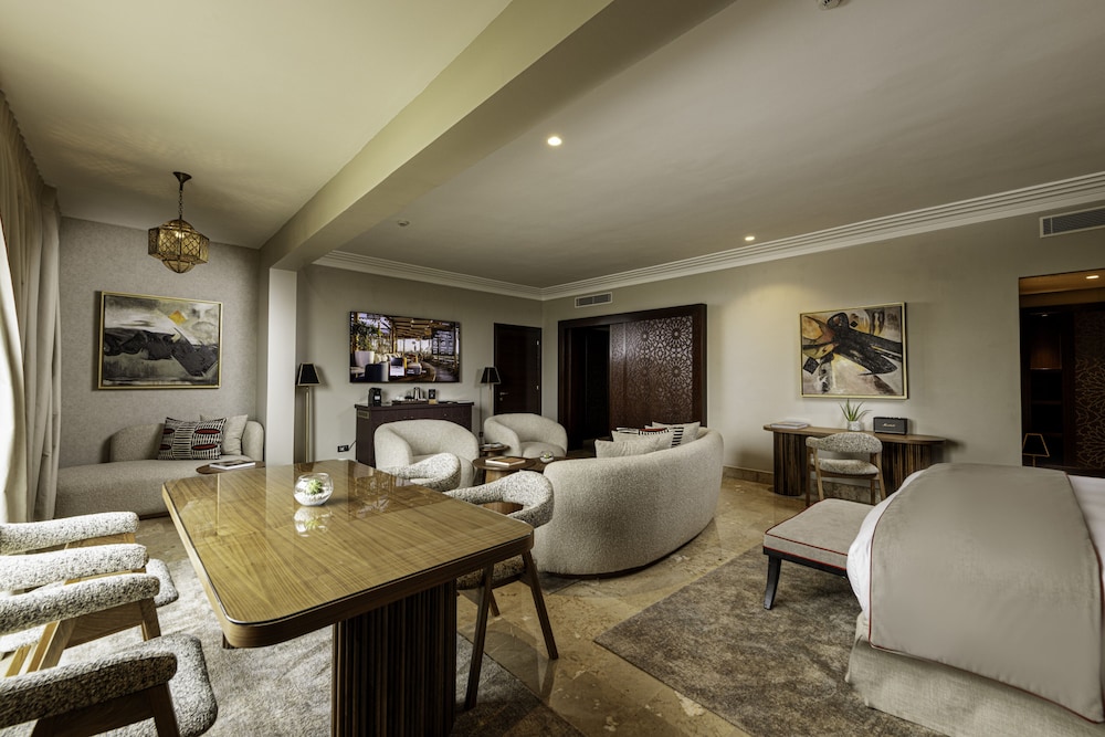 Signature Suite thumbnail 5