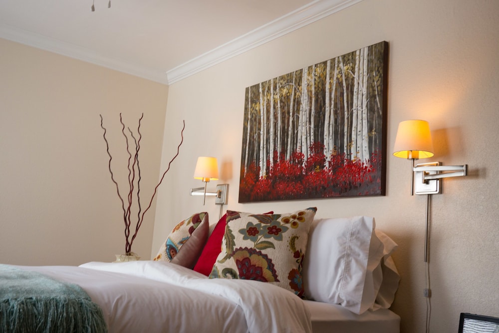 Private Room, Queen Bed, Shared Bathroom, Room J, Arctic Fox