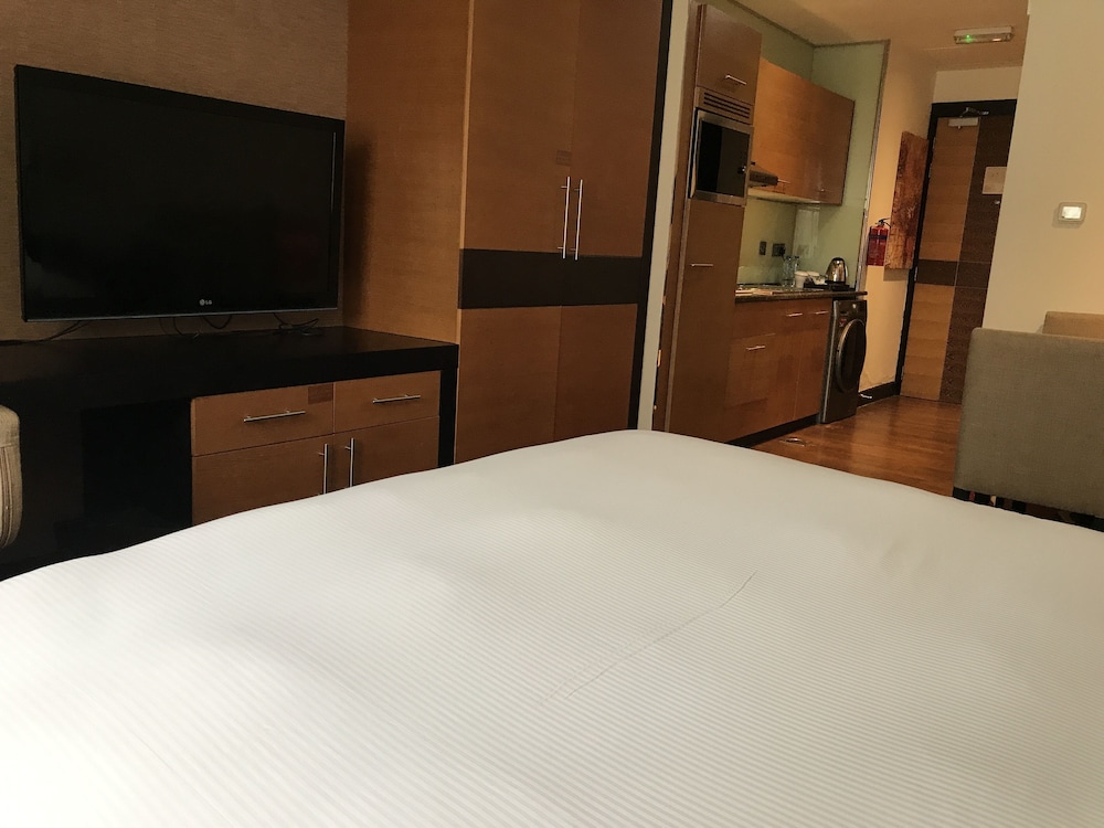 Studio, 1 King Bed, Kitchen photo 2