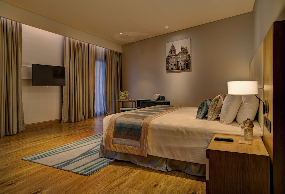 Junior Suite, 1 King Bed - Photo 4