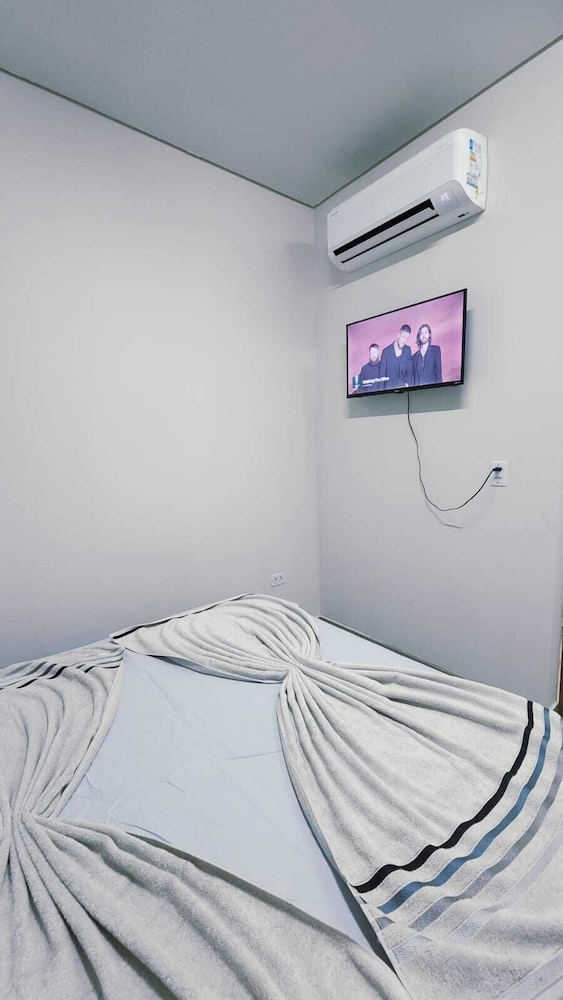 Economy Suite