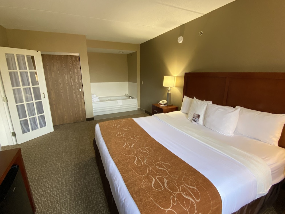 Suite, 1 King Bed, Non Smoking, Hot Tub (2 Person Hot Tub) photo 1